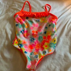 Cute bathing for a little girl ! With adorable flowers! 🌷